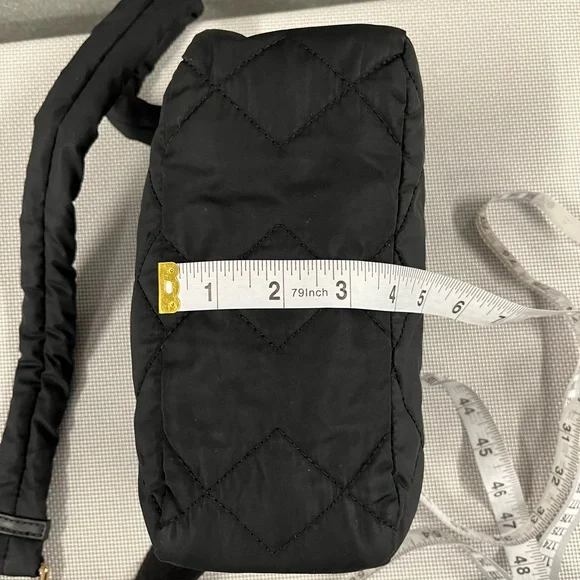 Marc Jacobs quilted purse. Crossbody, w/adjustable strap, internal pocket. Black - Picture 12 of 12